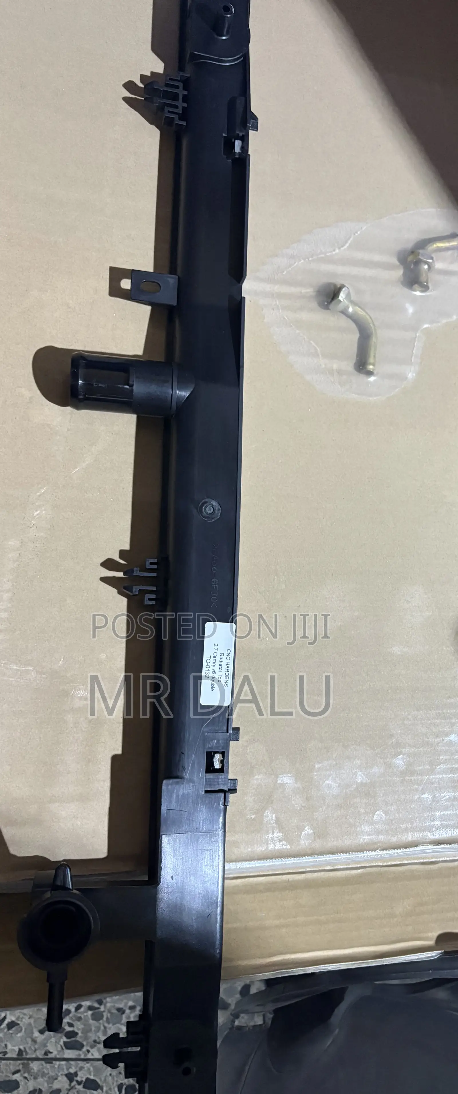Brand New Radiator Top Plastic Tank for Toyota Camry V6 (TO-0132)