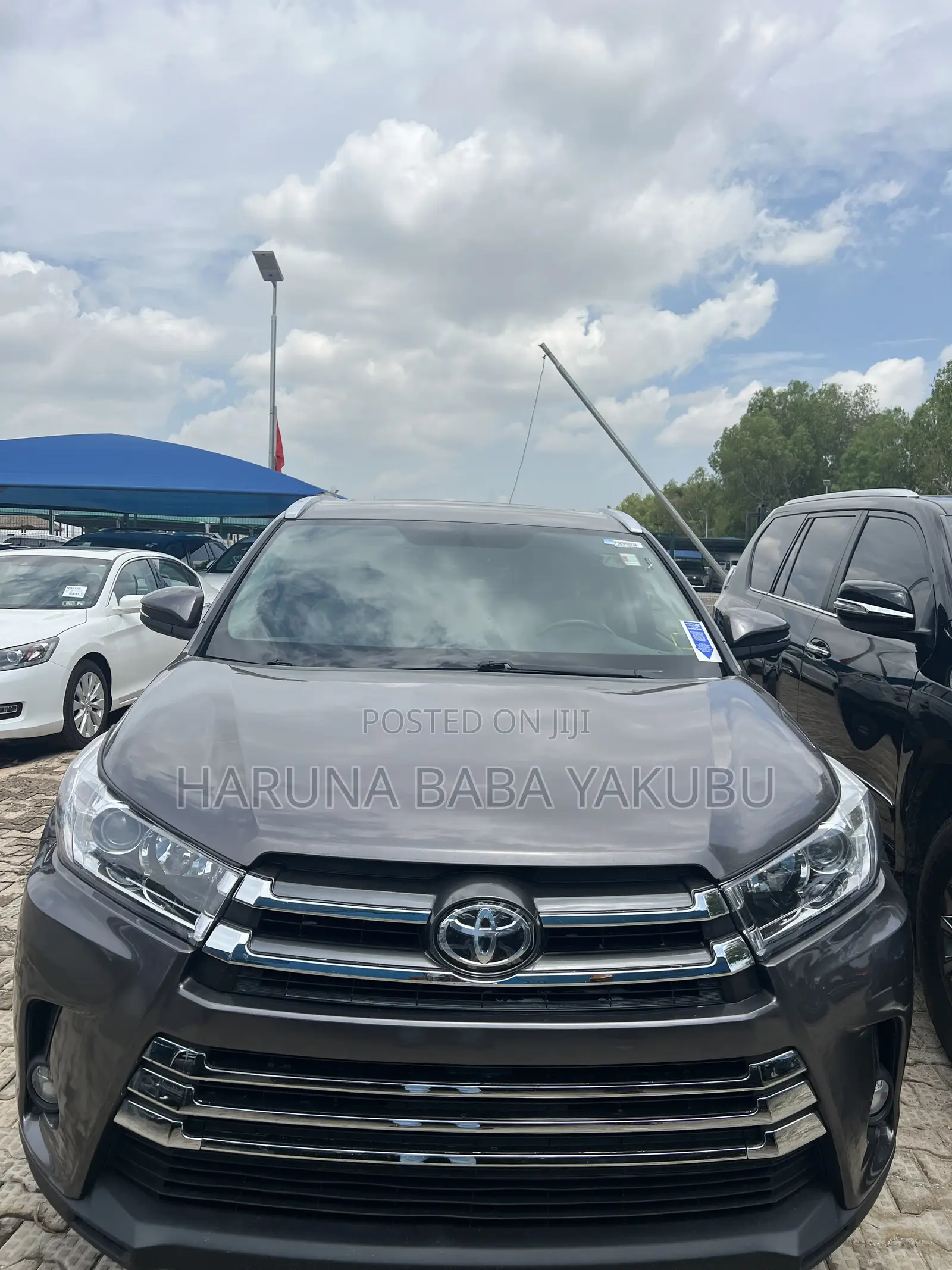 Toyota Highlander XLE 4x2 V6 (3.5L 6cyl 8A) 2018 Gray