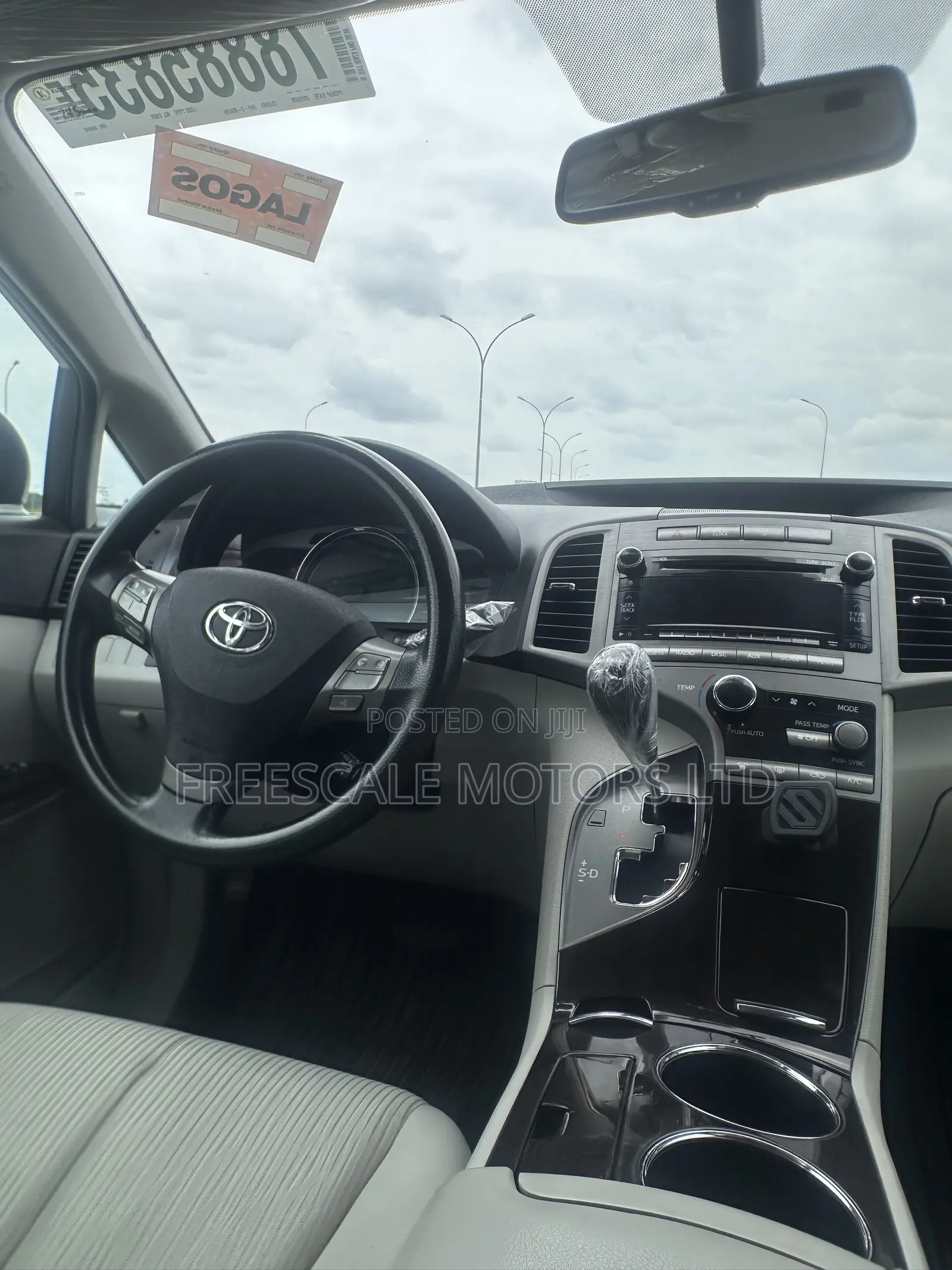 Toyota Venza LE 2011 Silver