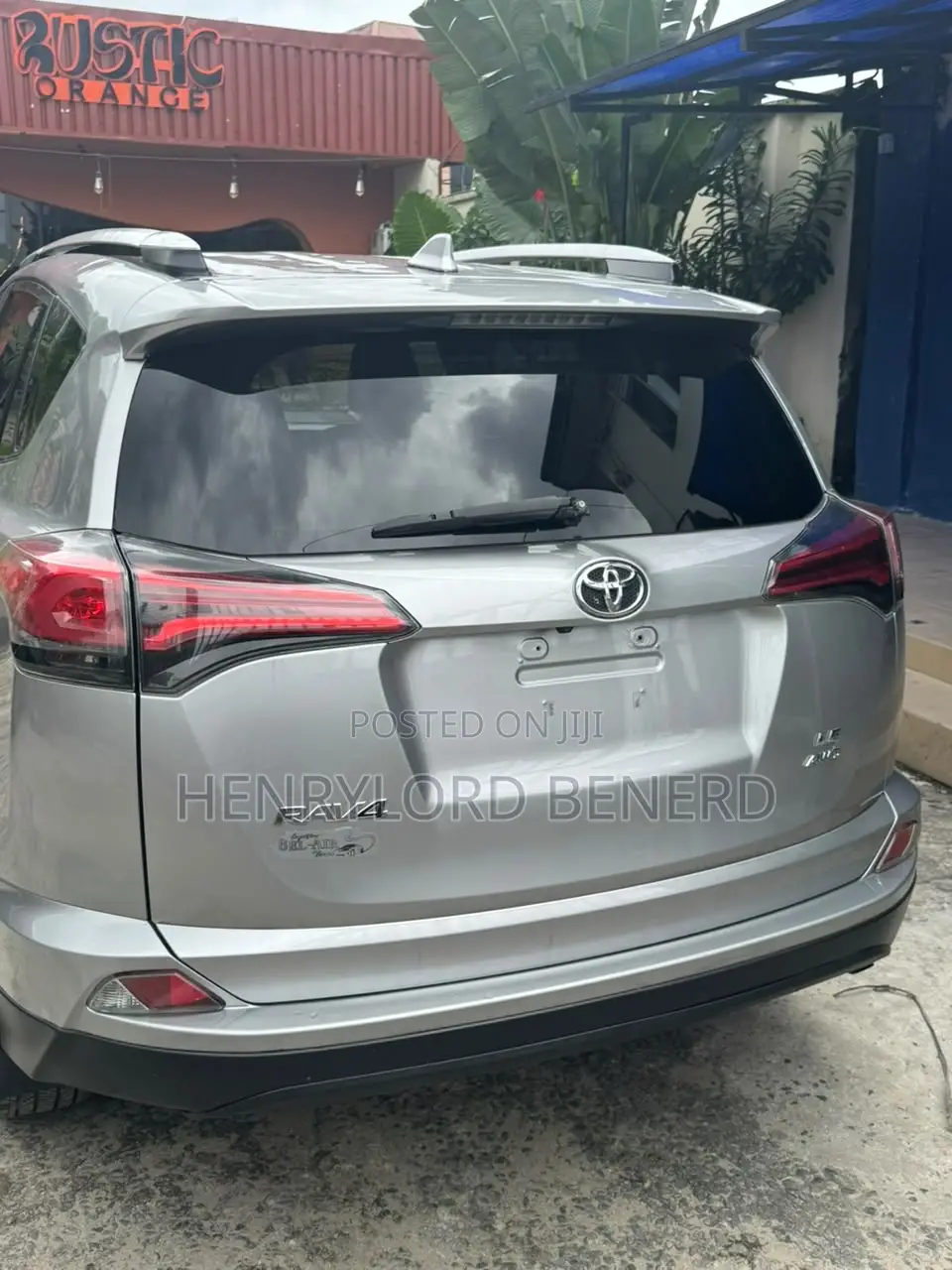 Toyota RAV4 LE 4dr SUV AWD (2.5L 4cyl 6A) 2018 Gray