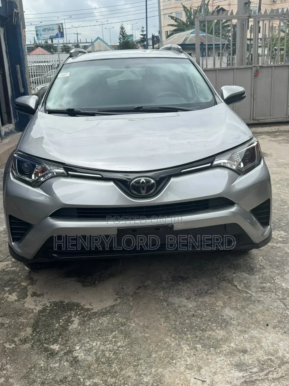 Toyota RAV4 LE 4dr SUV AWD (2.5L 4cyl 6A) 2018 Gray