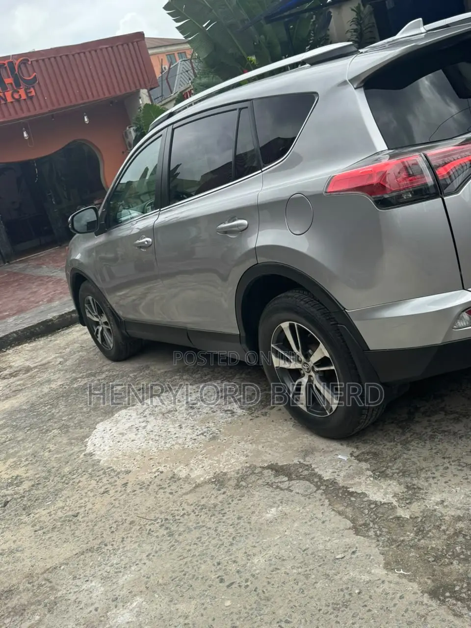 Toyota RAV4 LE 4dr SUV AWD (2.5L 4cyl 6A) 2018 Gray
