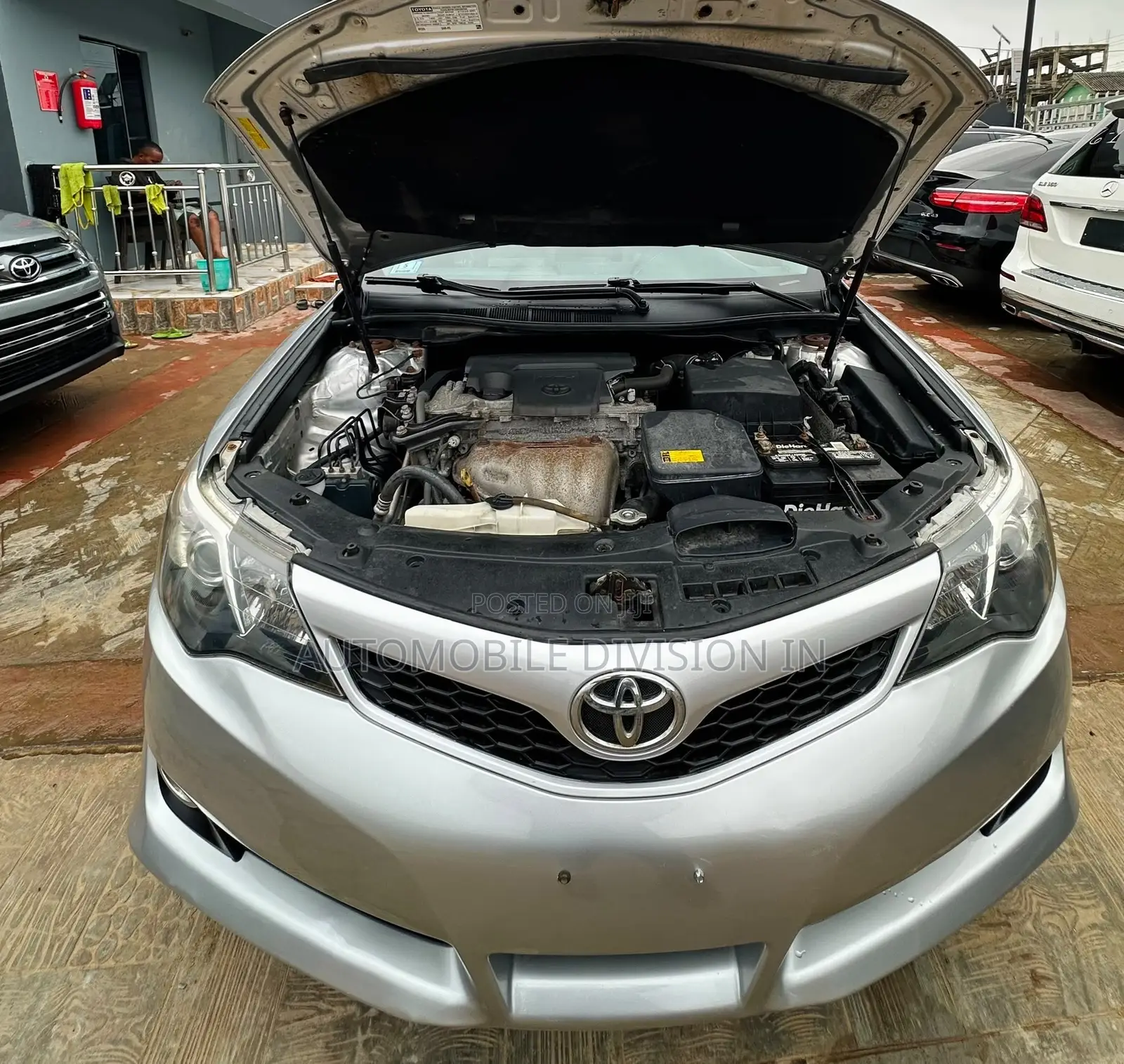 Toyota Camry SE 4dr Sedan (2.5L 4cyl 6A) 2014 Silver