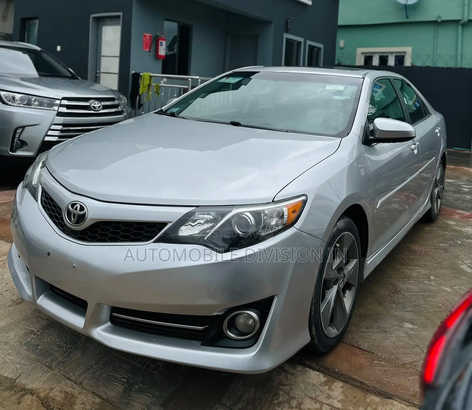 Toyota Camry SE 4dr Sedan (2.5L 4cyl 6A) 2014 Silver