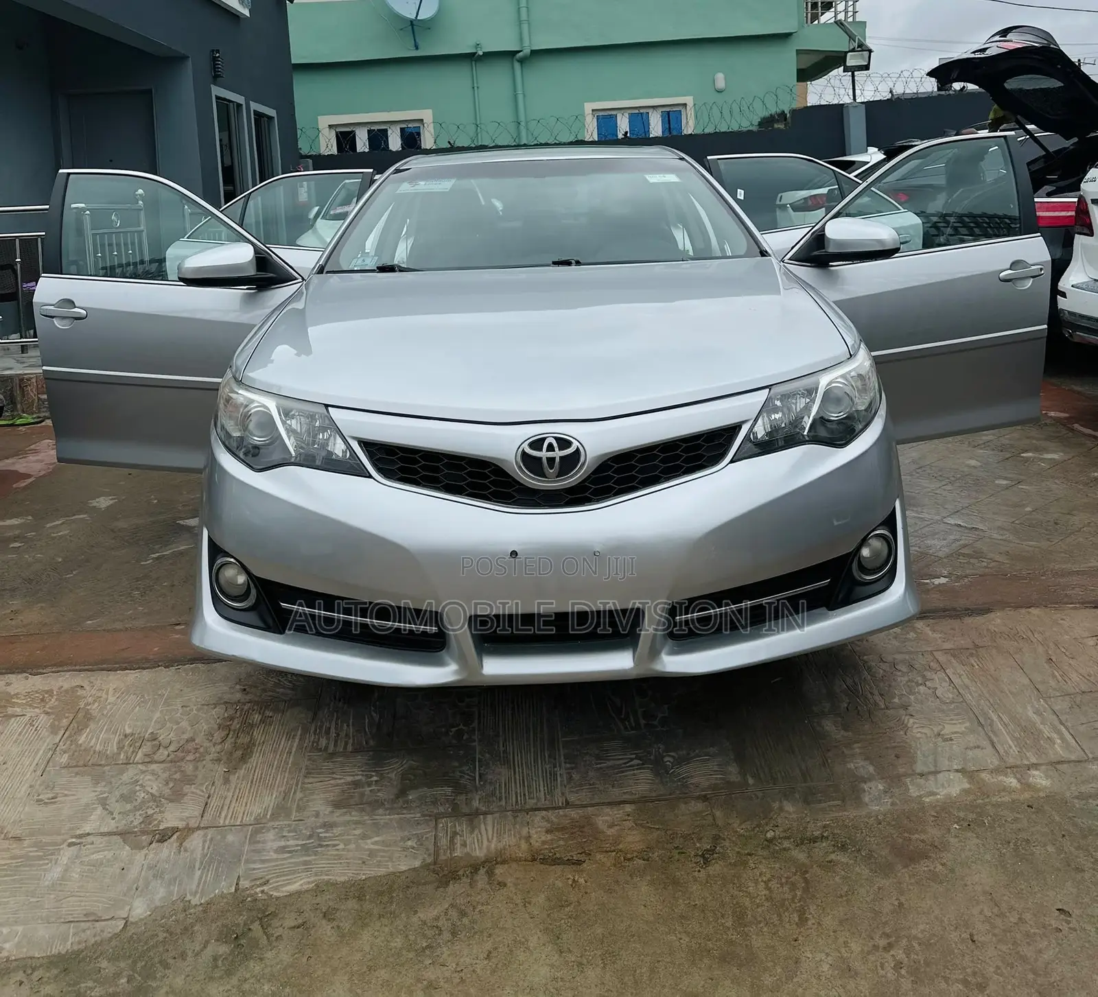 Toyota Camry SE 4dr Sedan (2.5L 4cyl 6A) 2014 Silver