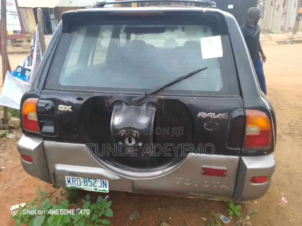 Toyota RAV4 Automatic 2000 Black
