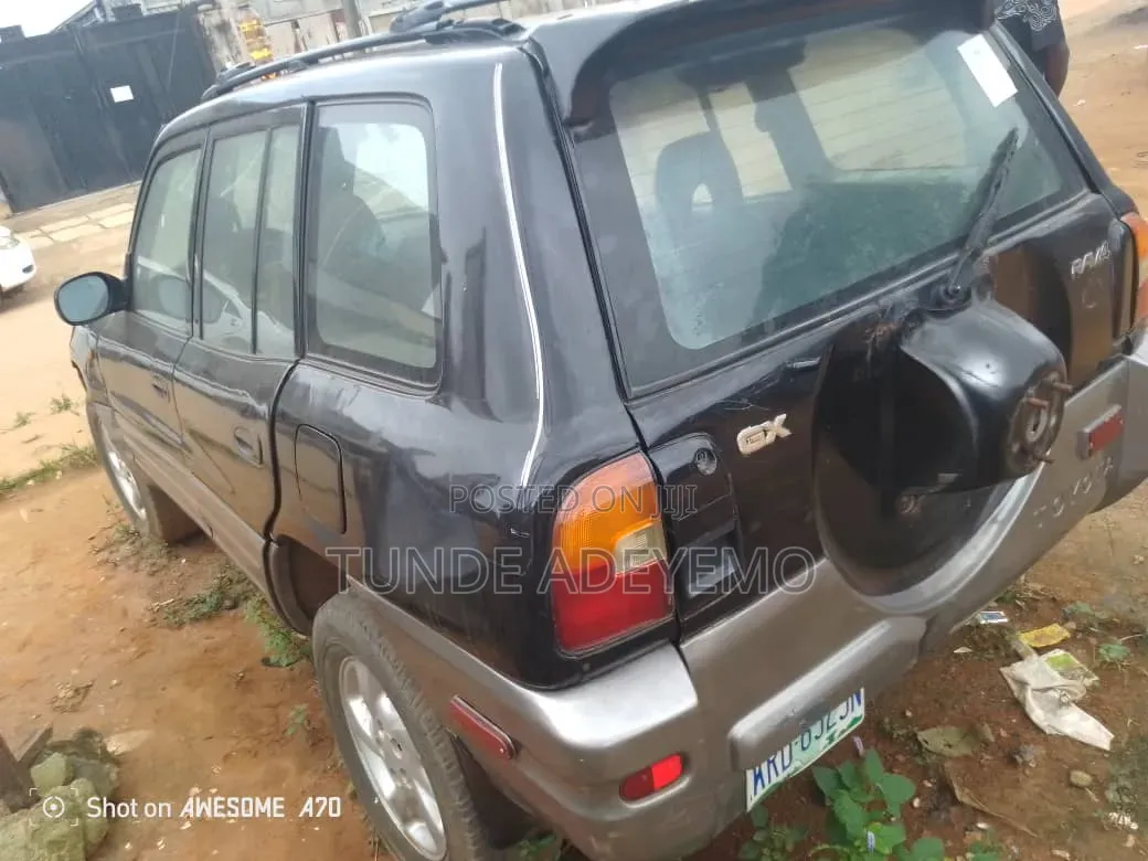 Toyota RAV4 Automatic 2000 Black