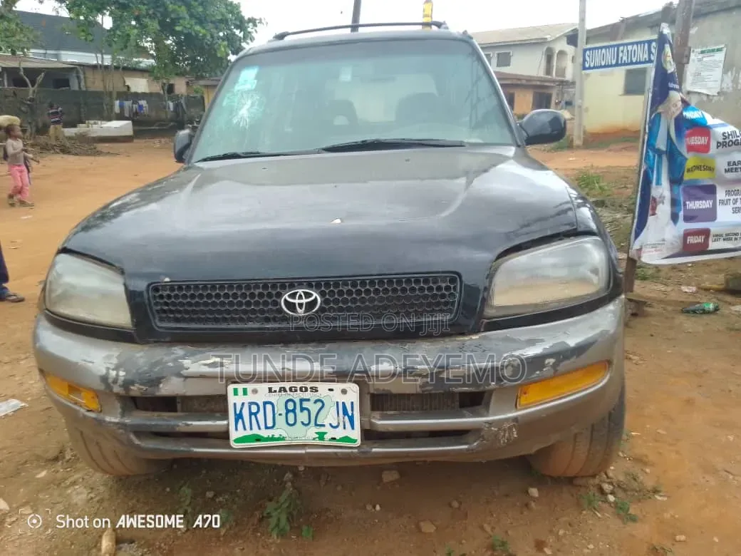 Toyota RAV4 Automatic 2000 Black