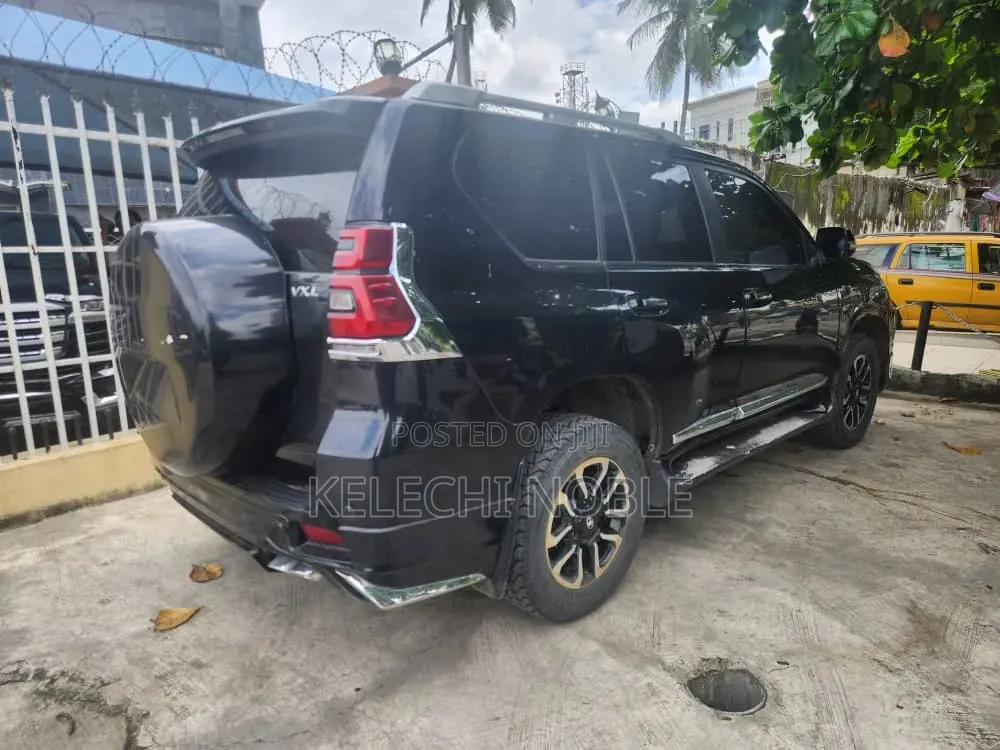 Toyota Land Cruiser Prado 2017 Black