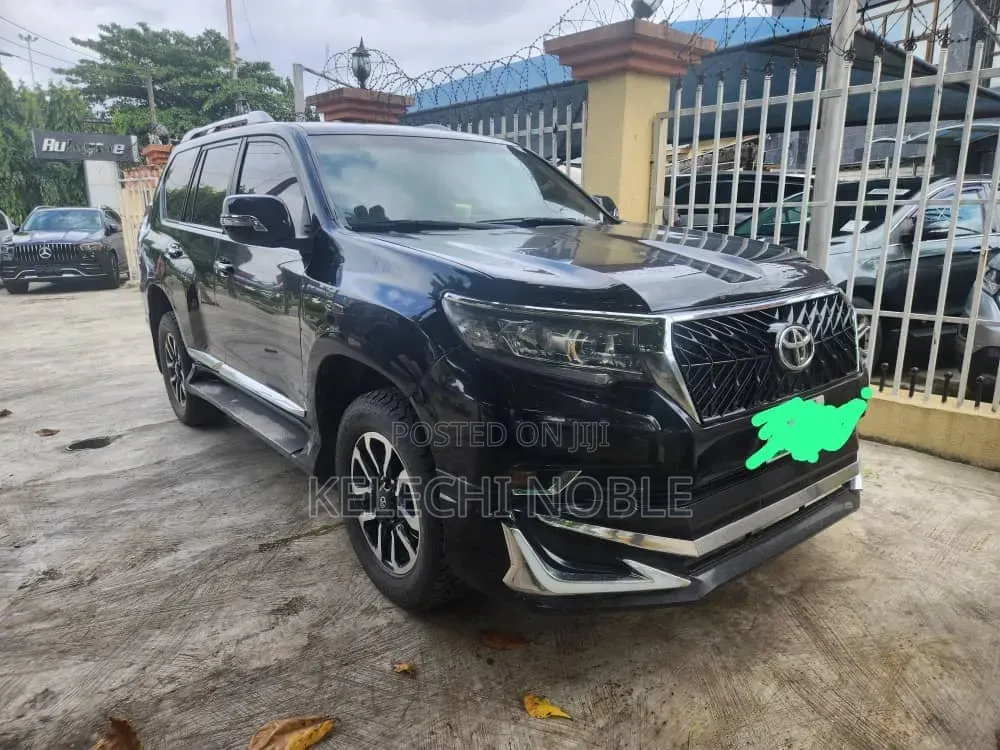 Toyota Land Cruiser Prado 2017 Black