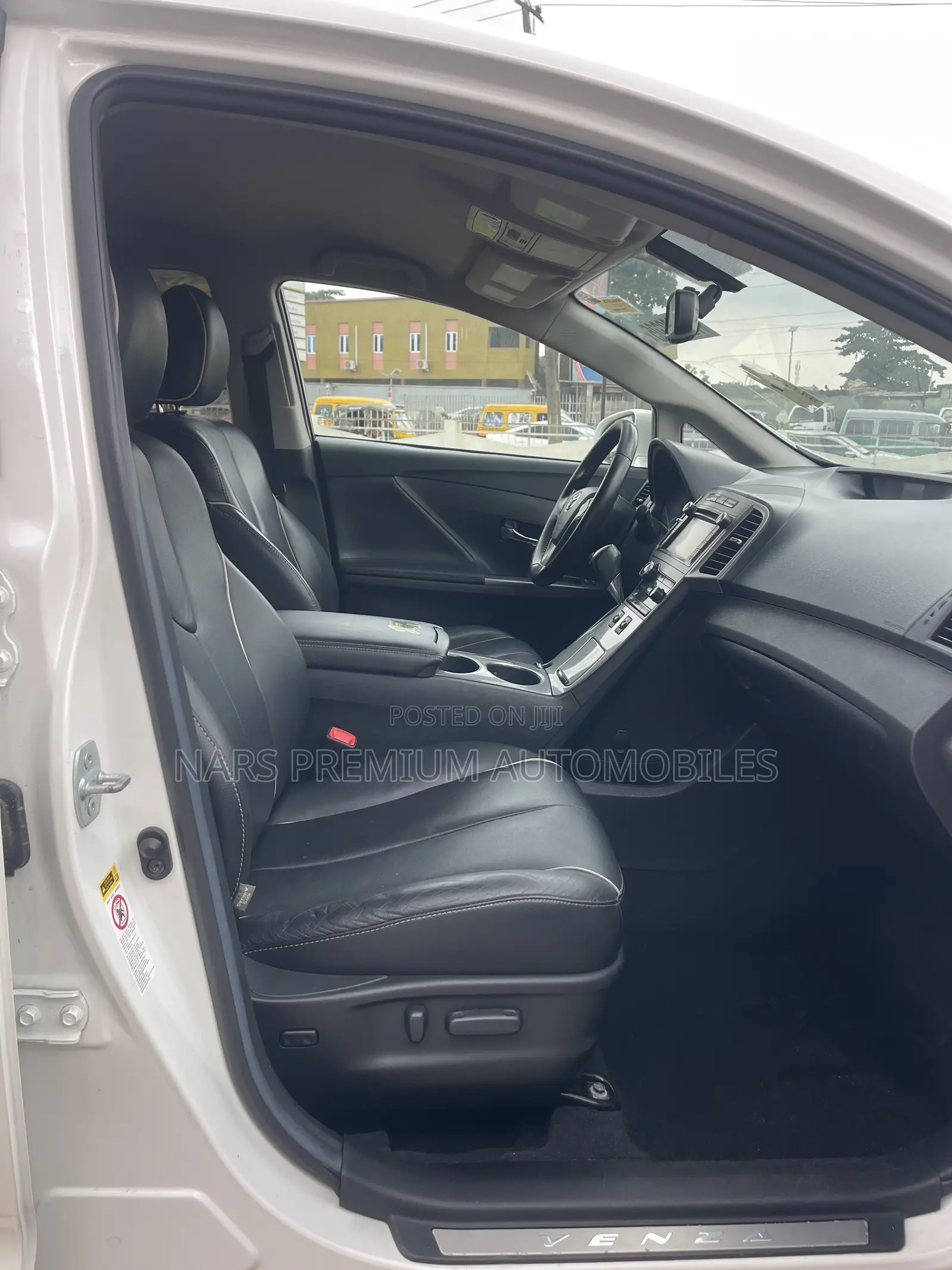 Toyota Venza XLE 4dr Wagon AWD (3.5L 6cyl 6A) 2014 White