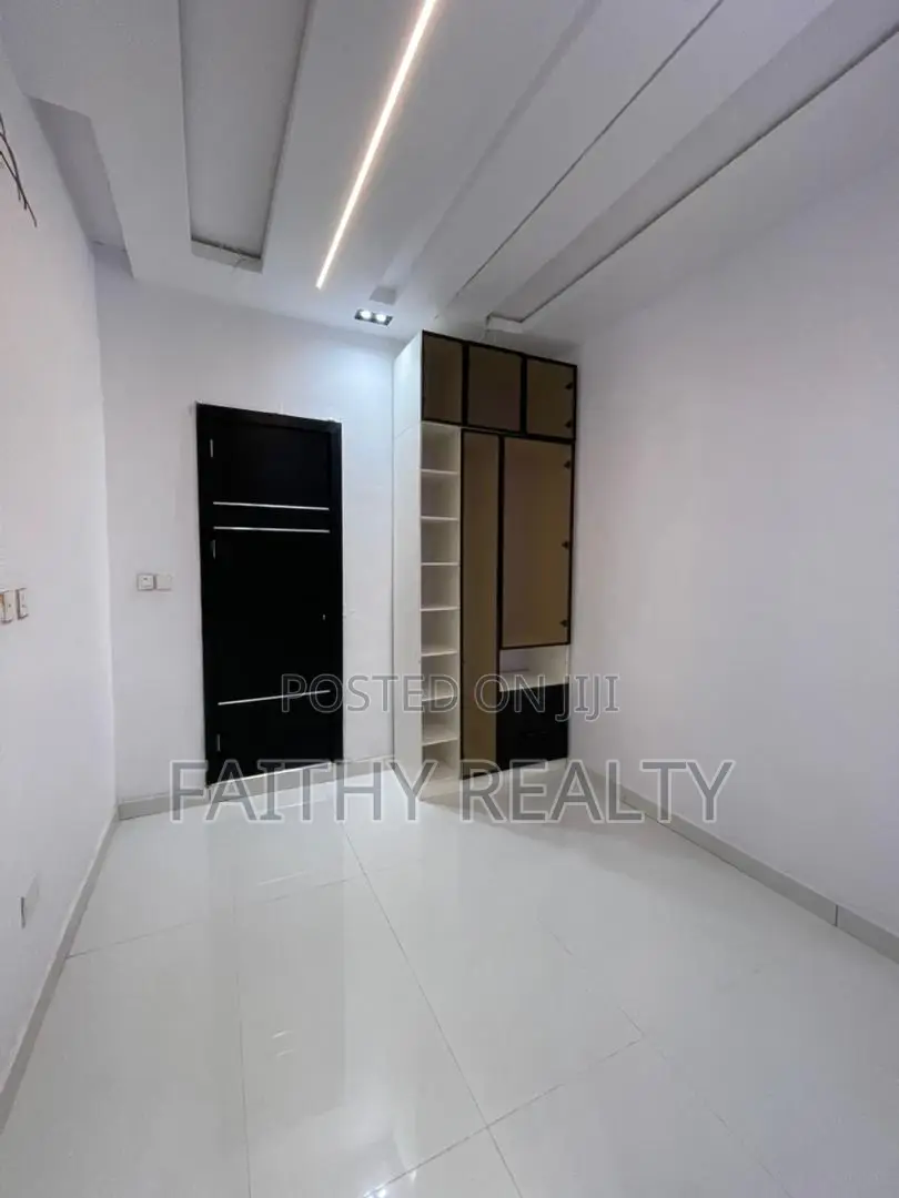 4bdrm Duplex in Ikota for rent