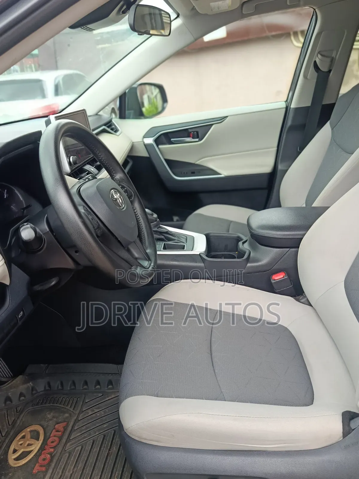 Toyota RAV4 2024 Gray
