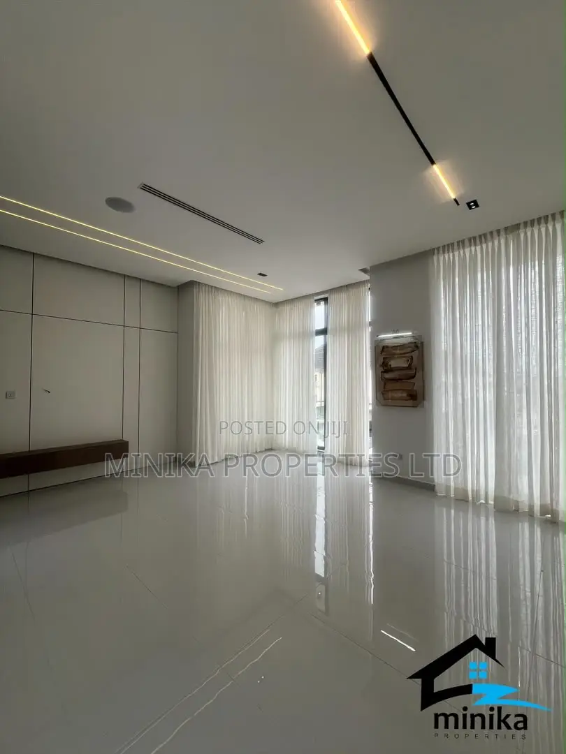 5bdrm Duplex in Orchid Road, Ikota for sale