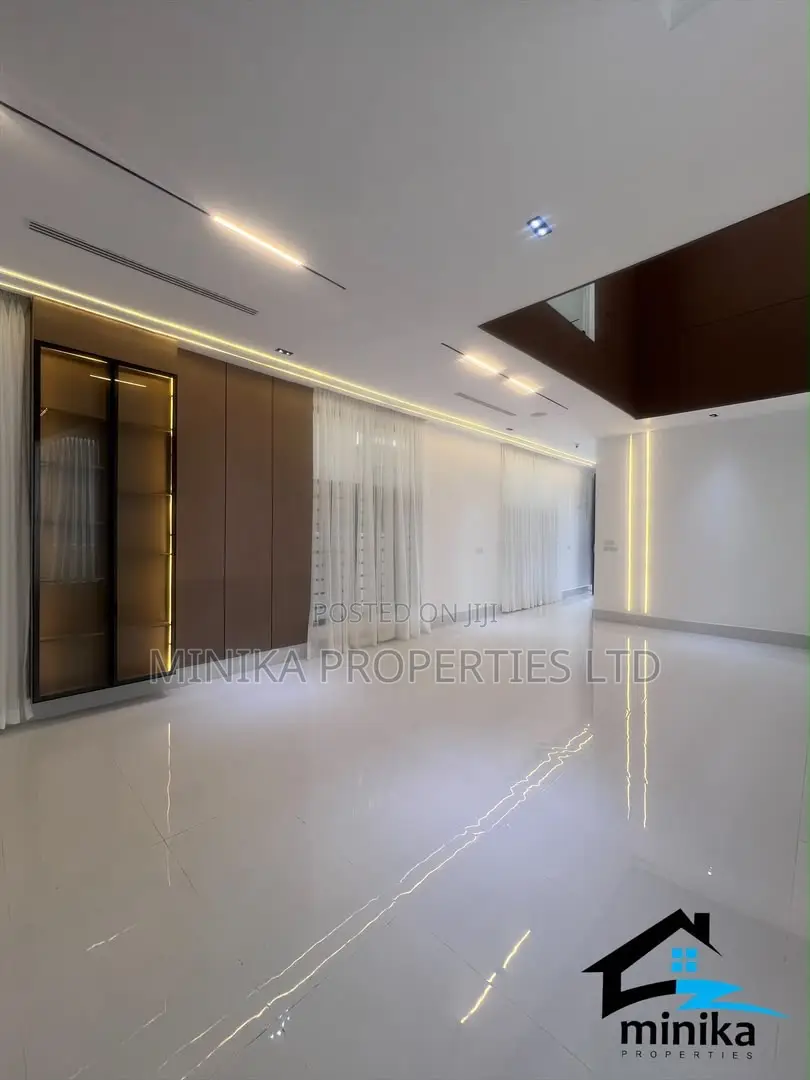 5bdrm Duplex in Orchid Road, Ikota for sale