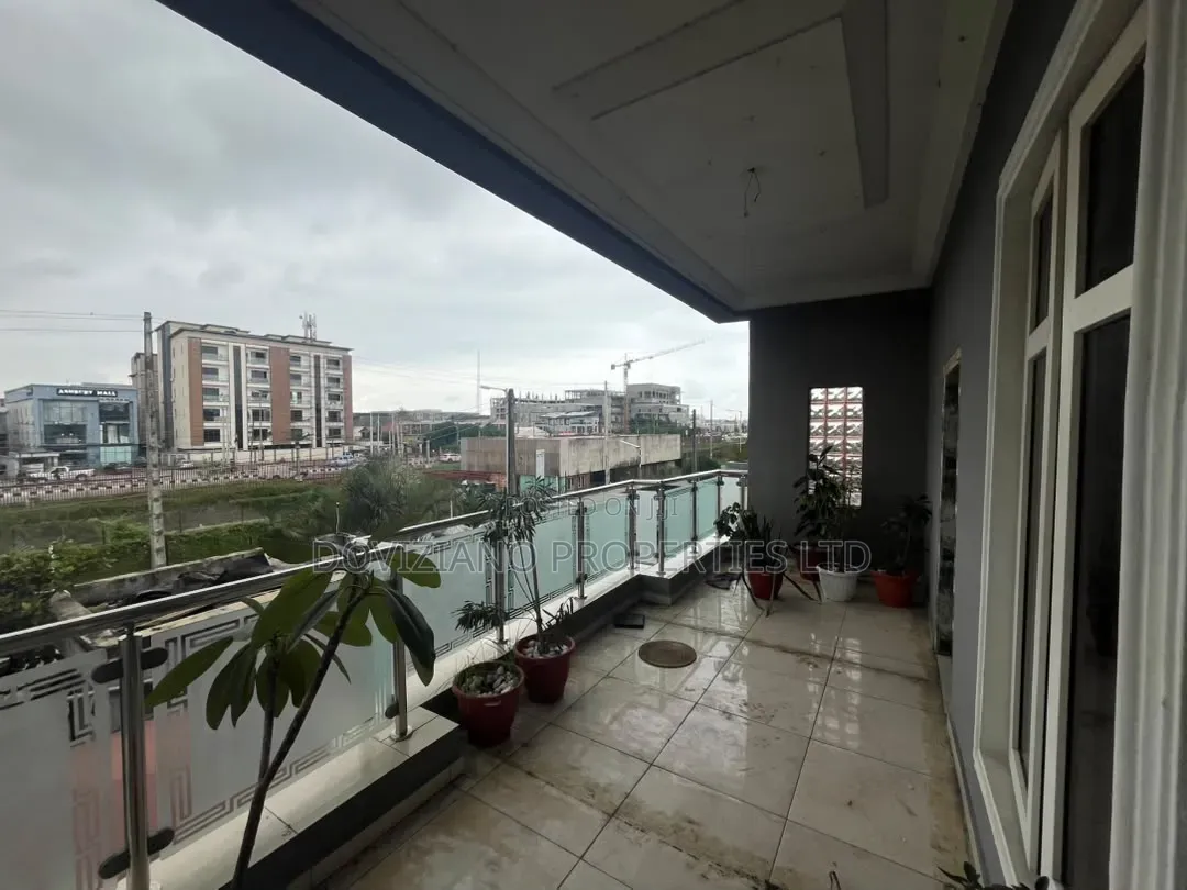 5bdrm Duplex in Lekki Phase 1 for rent