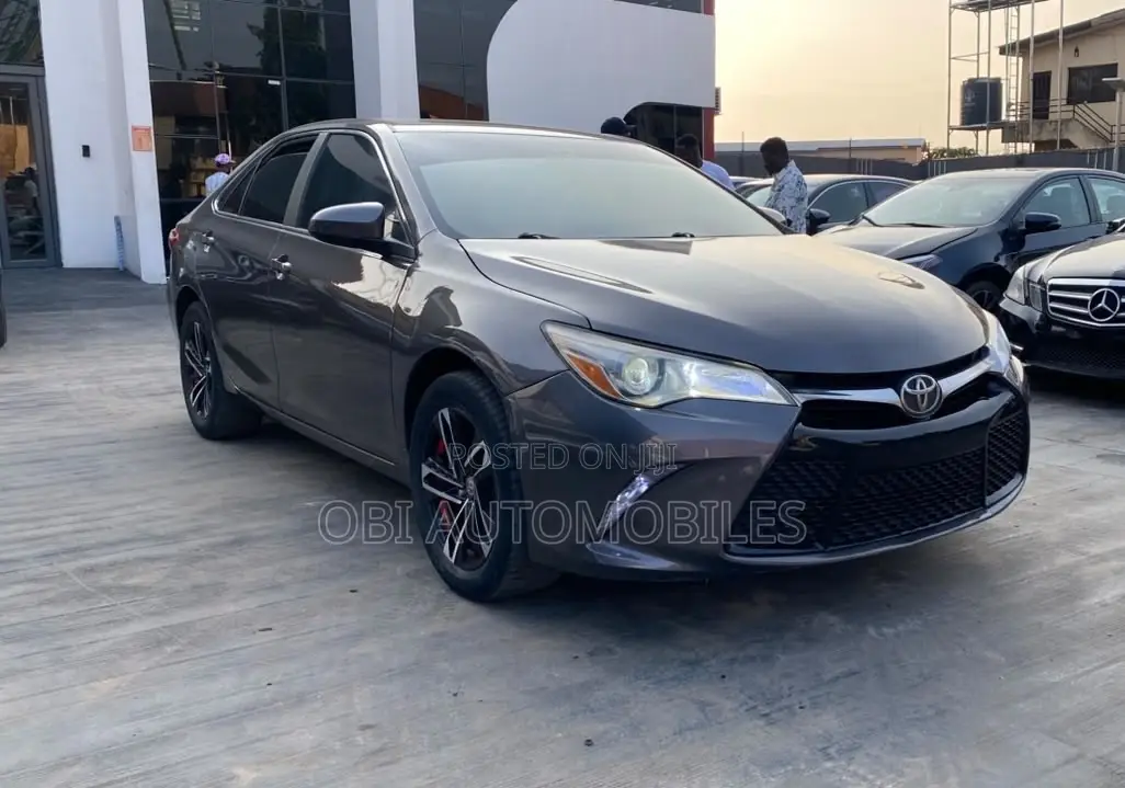 Toyota Camry LE 4dr Sedan (2.5L 4cyl 6A) 2015 Gray