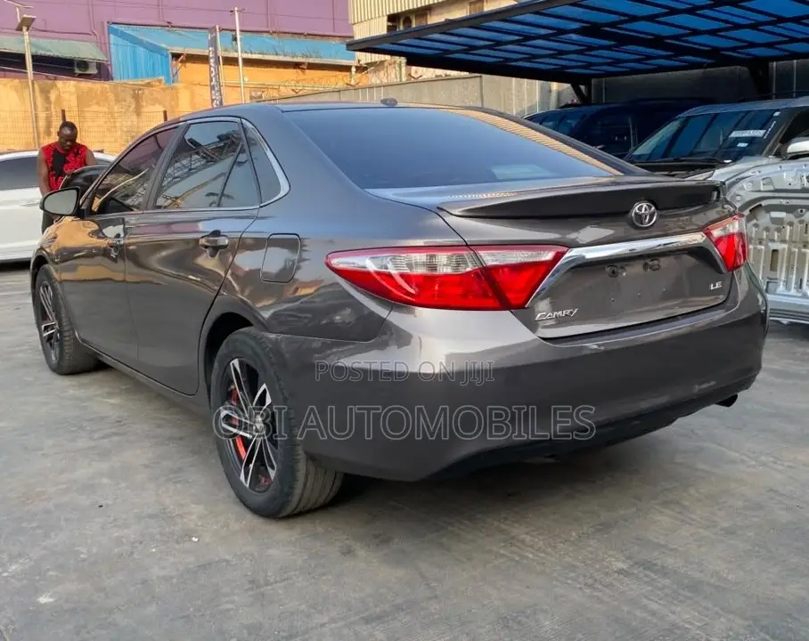 Toyota Camry LE 4dr Sedan (2.5L 4cyl 6A) 2015 Gray