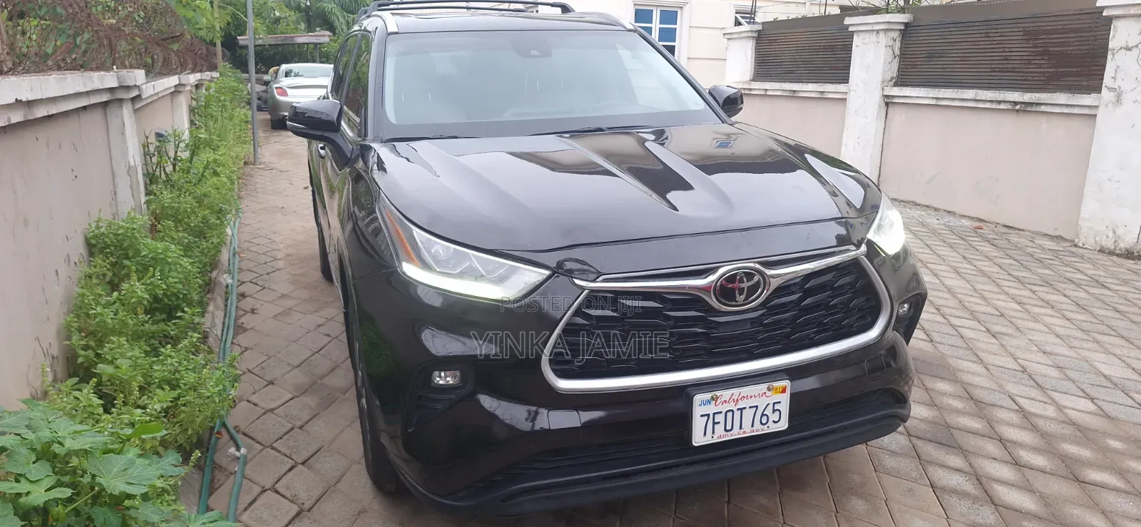 Toyota Highlander XLE 2022 Maroon