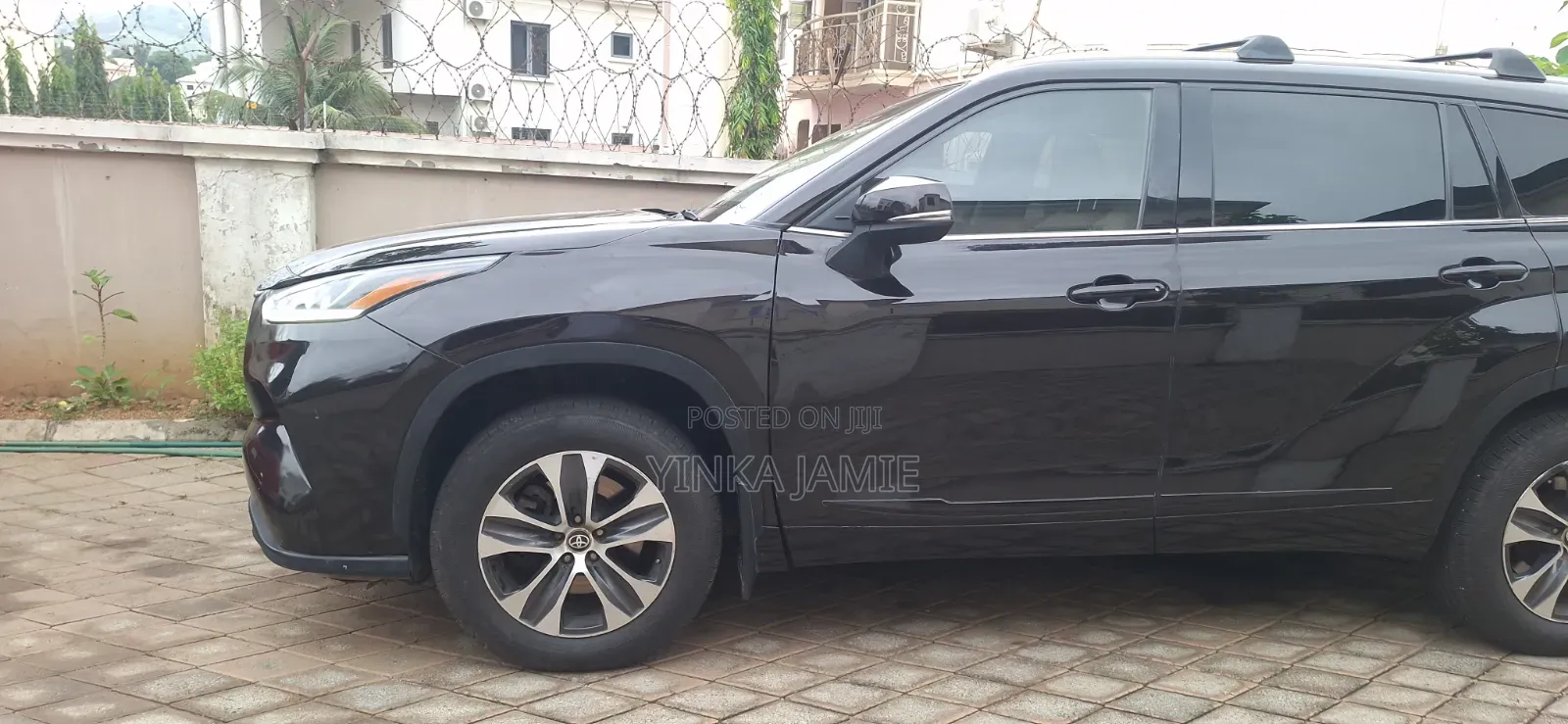 Toyota Highlander XLE 2022 Maroon
