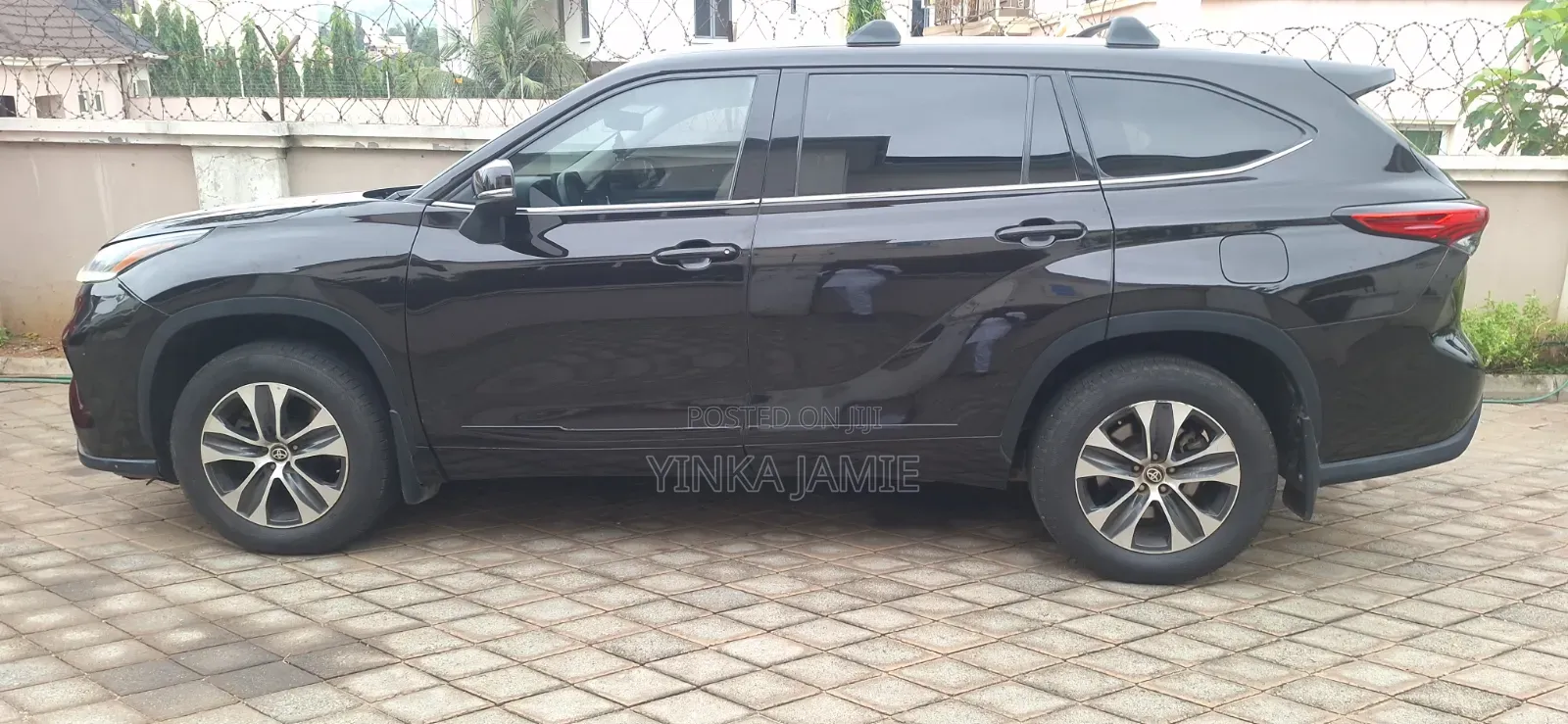Toyota Highlander XLE 2022 Maroon