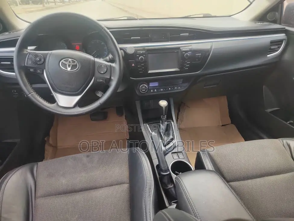 Toyota Camry SE 4dr Sedan (2.5L 4cyl 6A) 2014 Red