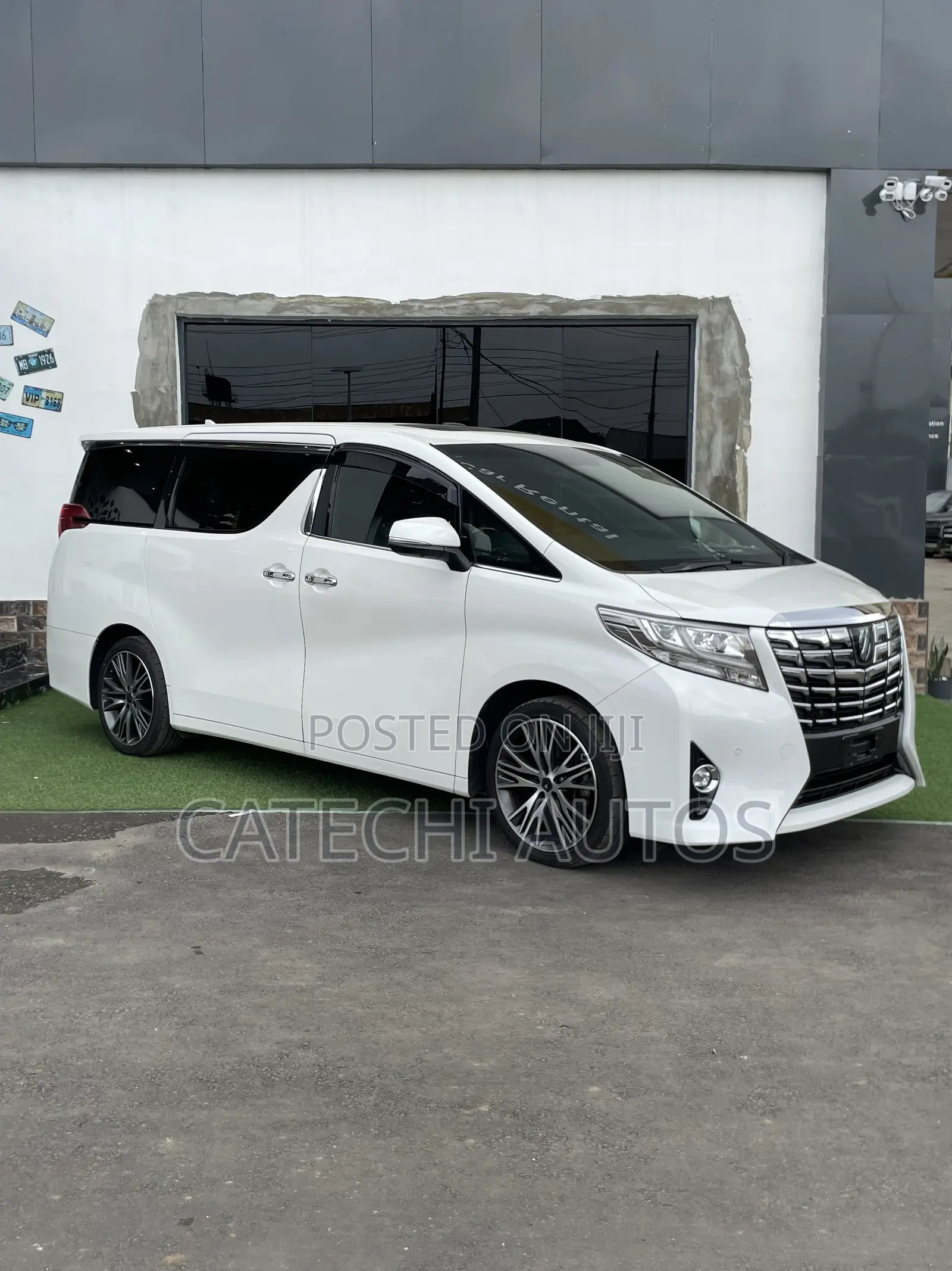 Toyota Alphard 2.5 Hybrid AWD 2016 White