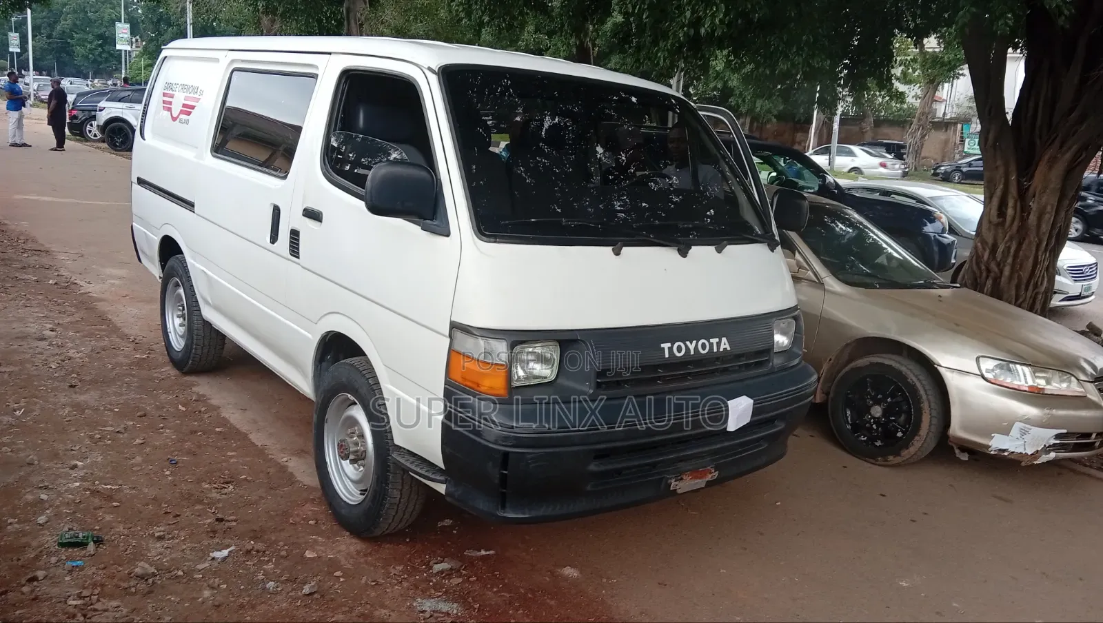 Toyota HiAce 2005 White