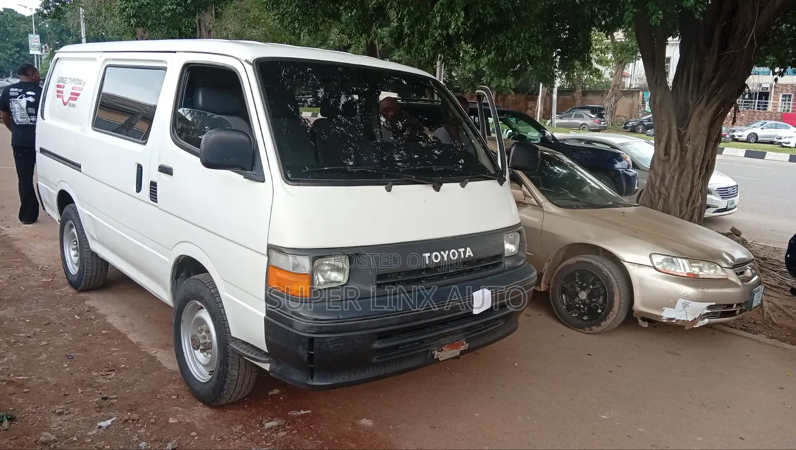 Toyota HiAce 2005 White