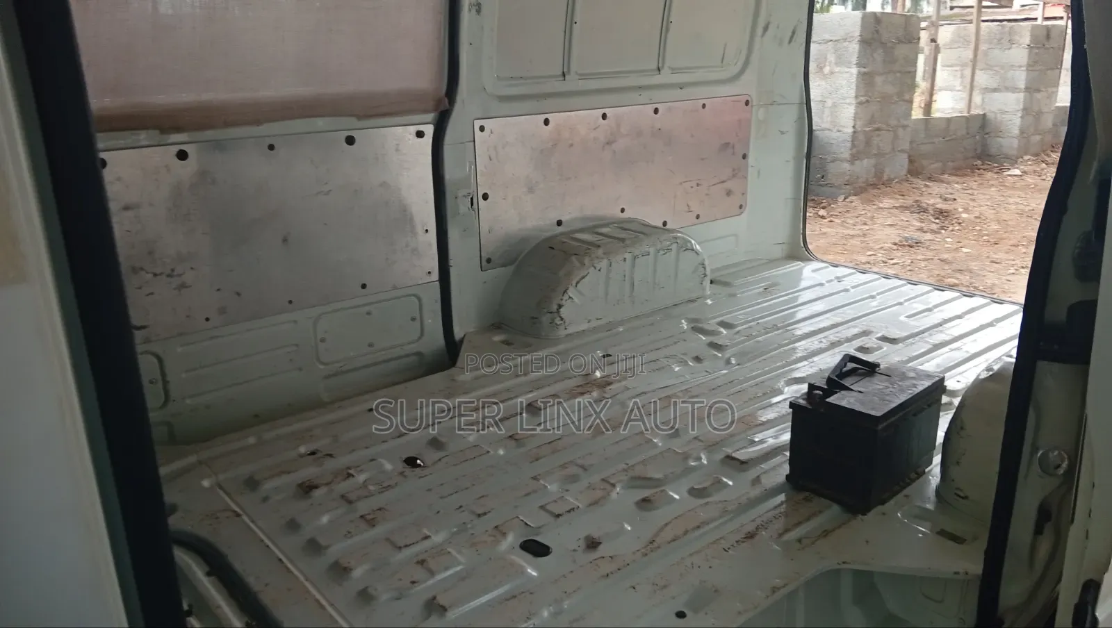 Toyota HiAce 2005 White