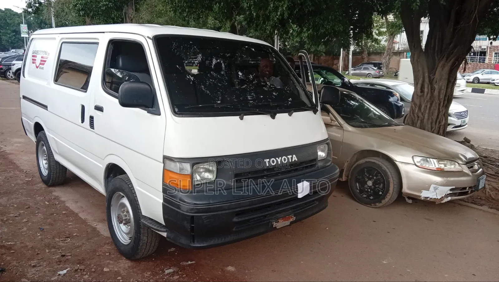 Toyota HiAce 2005 White