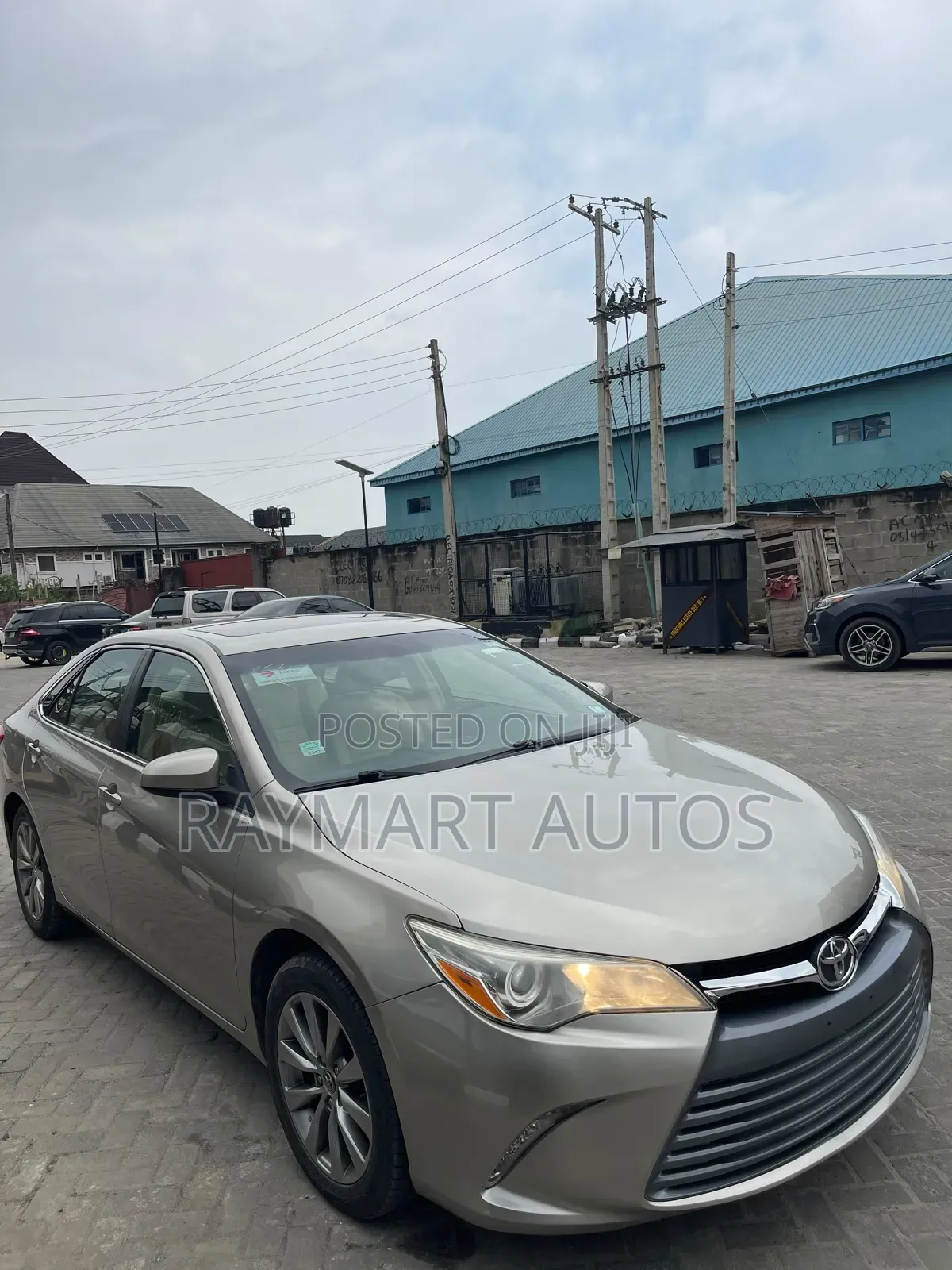 Toyota Camry 2016 Gold