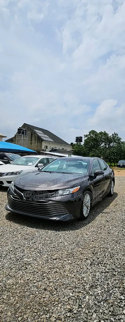 Toyota Camry XLE FWD (2.5L 4cyl 8AM) 2018 Gray