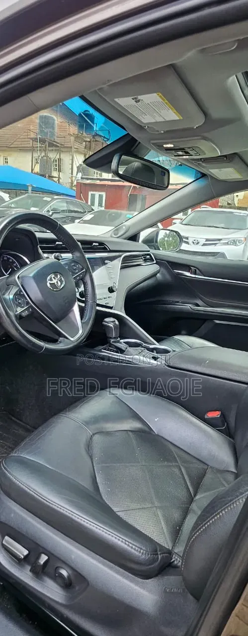 Toyota Camry XLE FWD (2.5L 4cyl 8AM) 2018 Gray