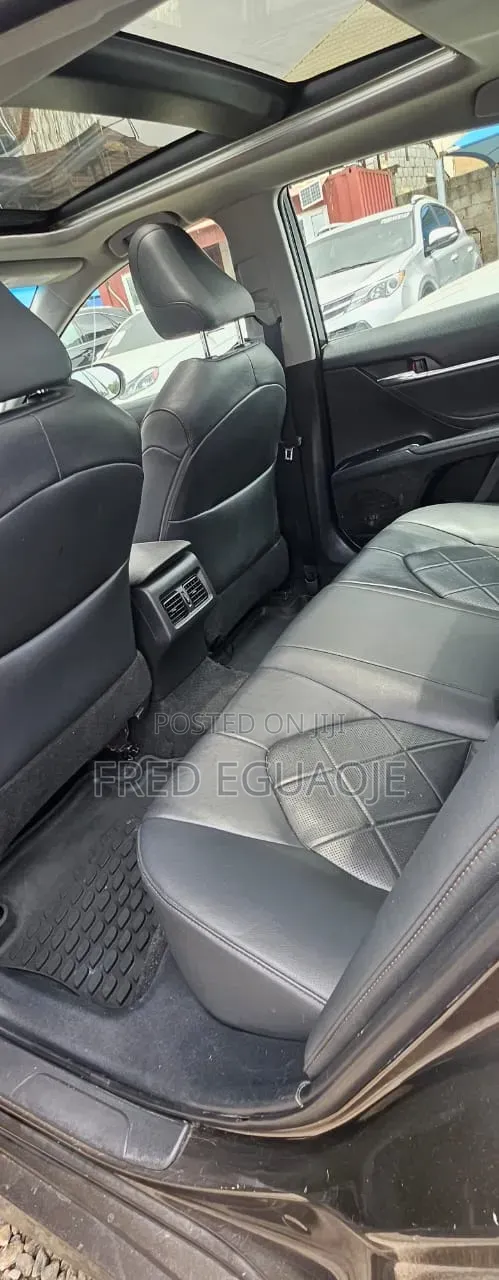 Toyota Camry XLE FWD (2.5L 4cyl 8AM) 2018 Gray