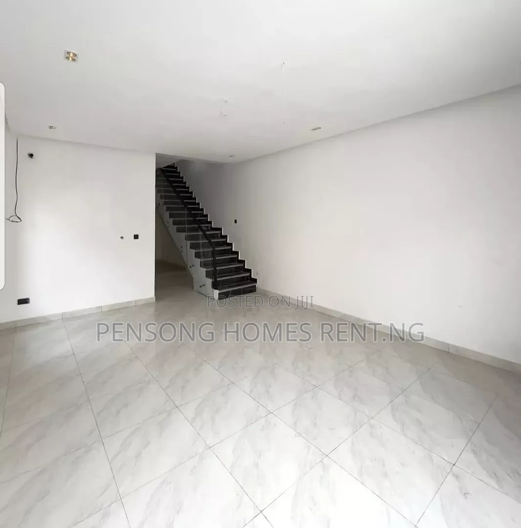 4bdrm Duplex in Chevron Tall Gate for rent