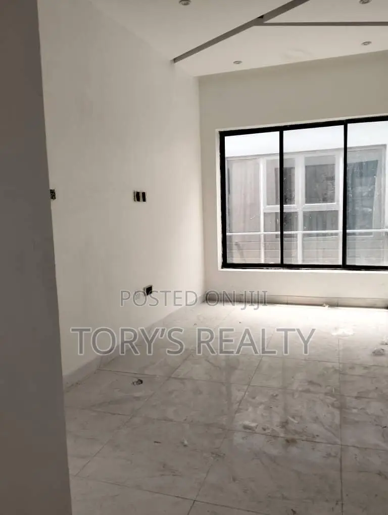 5bdrm Duplex in Lekki Phase 1 for rent