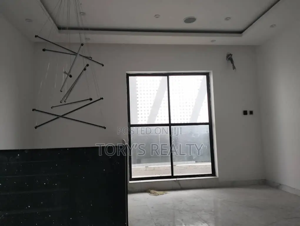 5bdrm Duplex in Lekki Phase 1 for rent