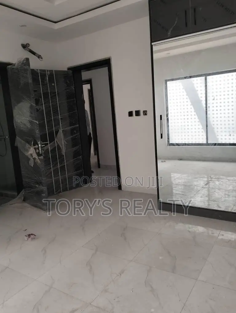 5bdrm Duplex in Lekki Phase 1 for rent