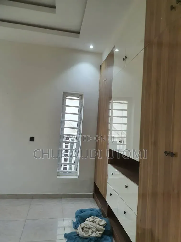 4bdrm Duplex in Silverpoint Estate, Ado / Ajah for sale