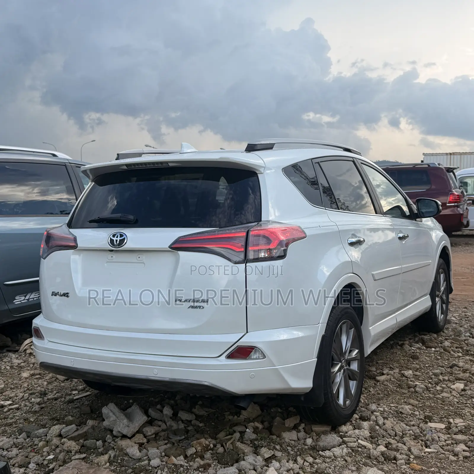 Toyota RAV4 Platinum AWD (2.5L 4cyl 6A) 2017 White