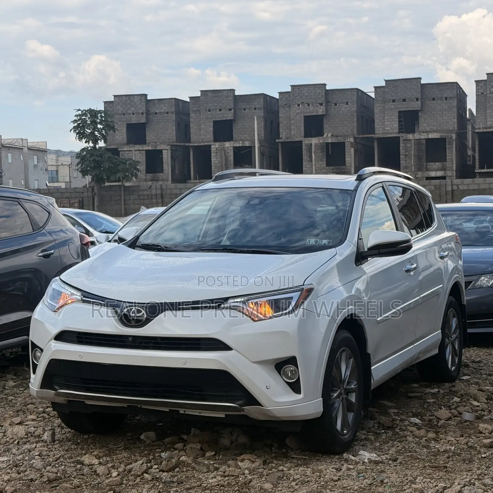 Toyota RAV4 Platinum AWD (2.5L 4cyl 6A) 2017 White