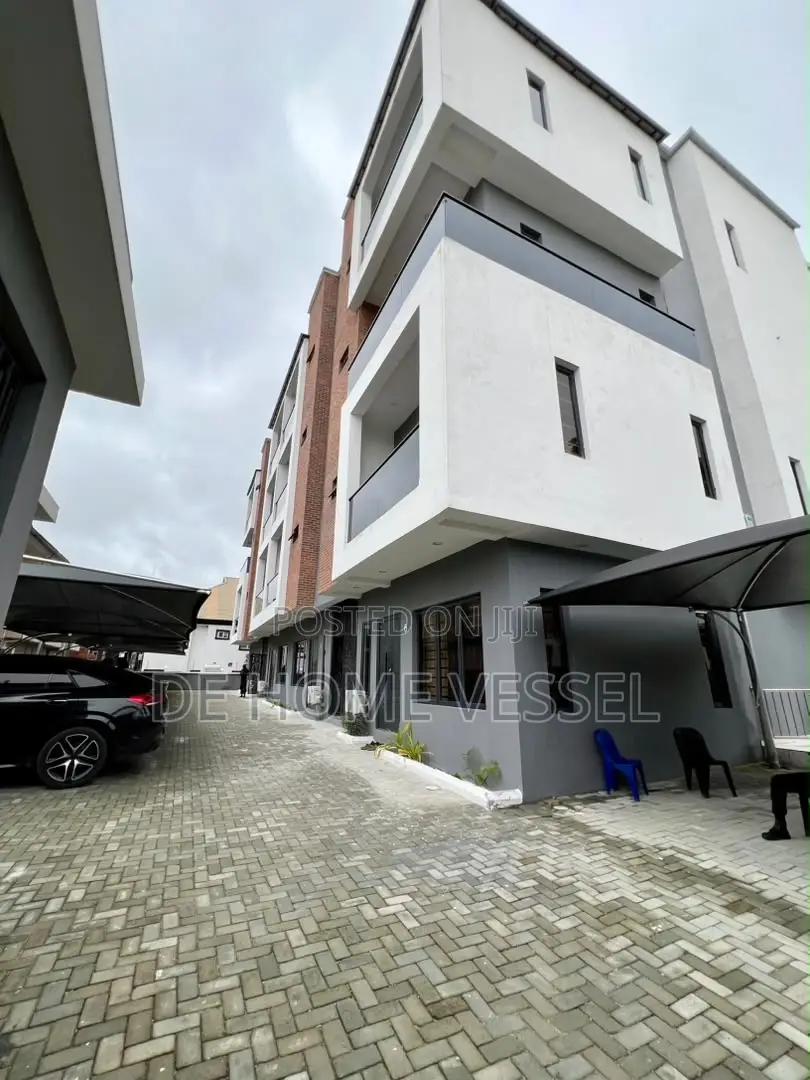 3bdrm Maisonette in Lekki Phase 1 for sale