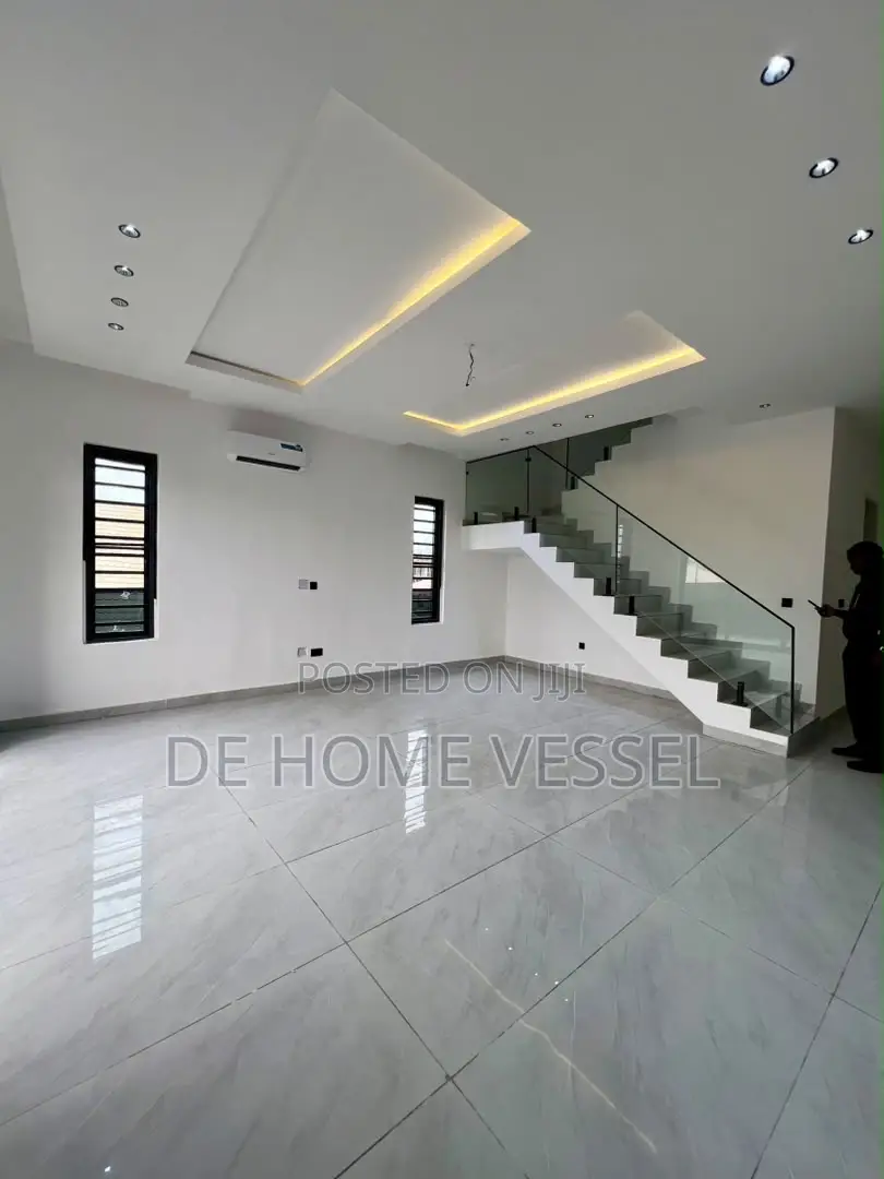 3bdrm Maisonette in Lekki Phase 1 for sale