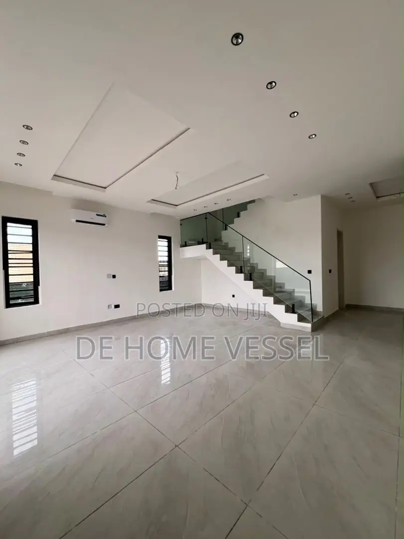 3bdrm Maisonette in Lekki Phase 1 for sale