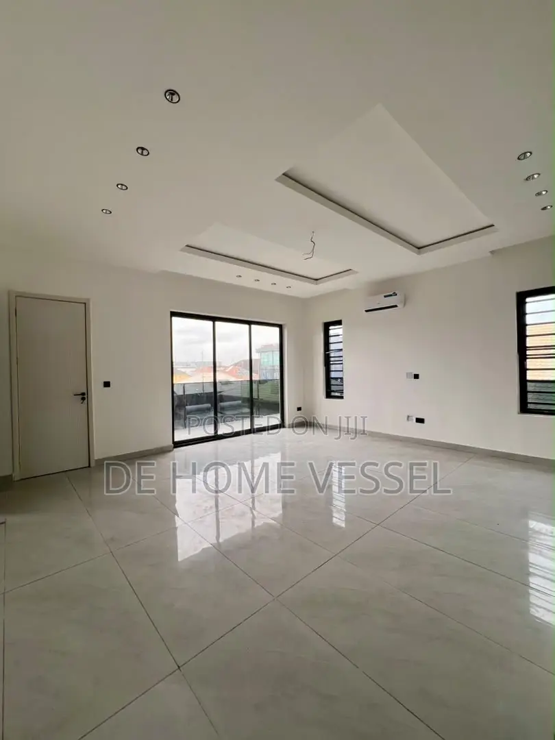 3bdrm Maisonette in Lekki Phase 1 for sale