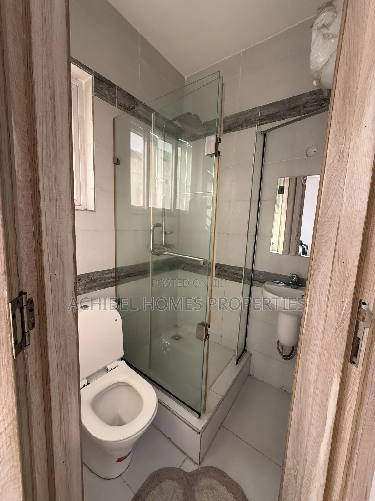1bdrm Shared Apartment in Victoria Bay, Lekki Phase 2 for rent