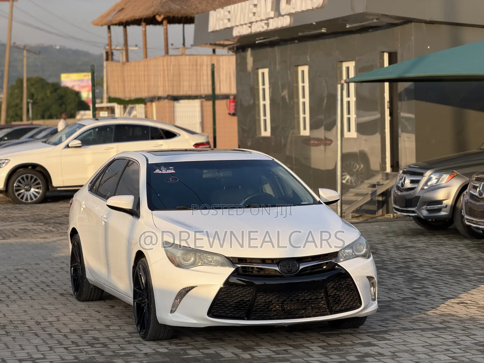 Toyota Camry SE 4dr Sedan (2.5L 4cyl 6A) 2016 White
