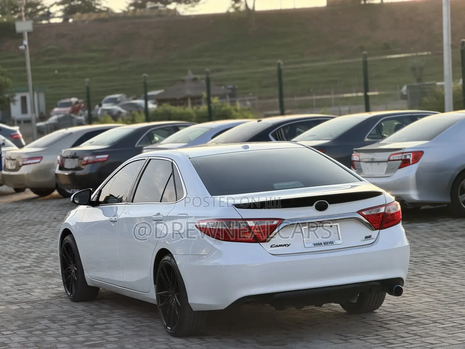 Toyota Camry SE 4dr Sedan (2.5L 4cyl 6A) 2016 White