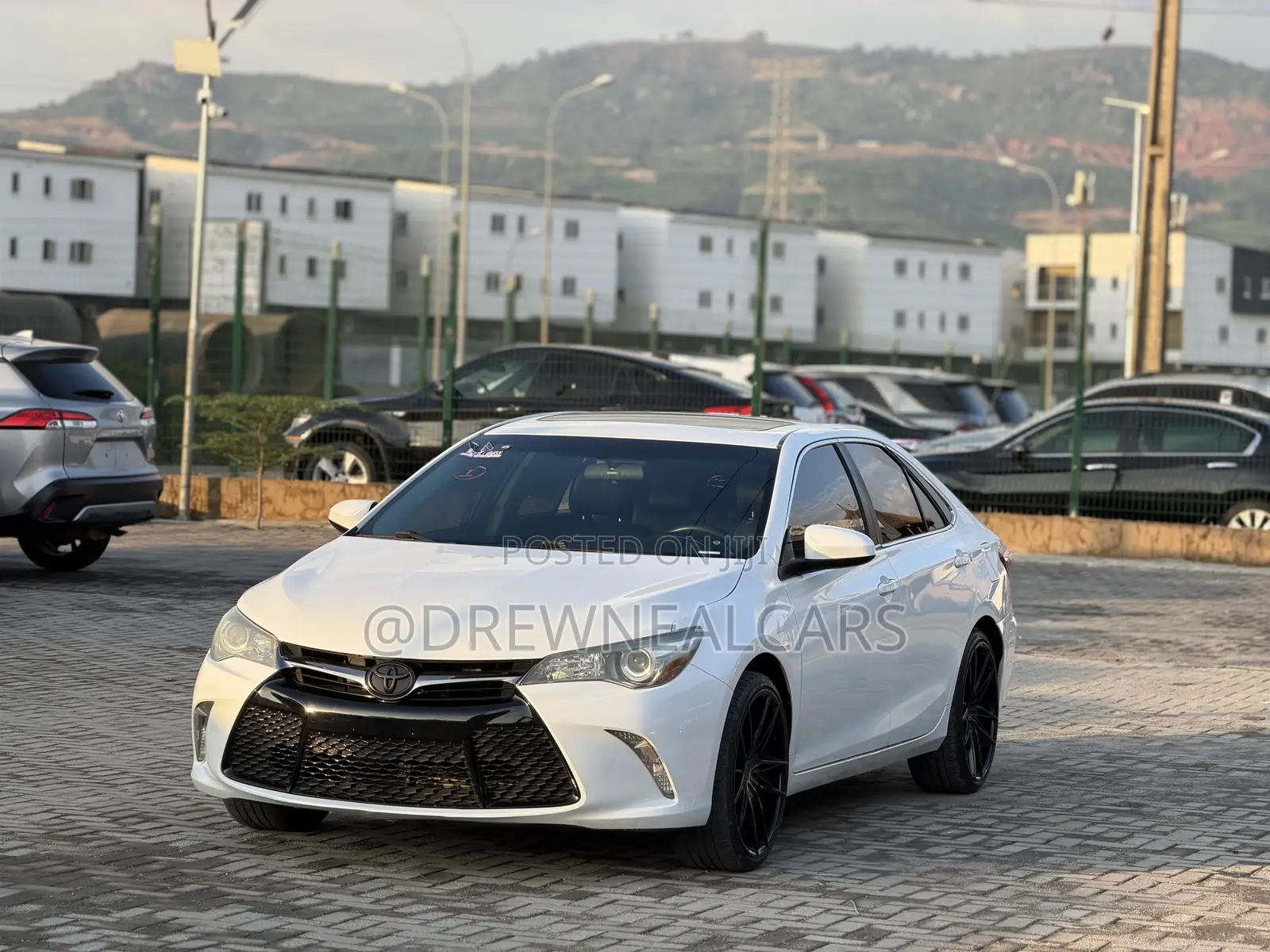 Toyota Camry SE 4dr Sedan (2.5L 4cyl 6A) 2016 White